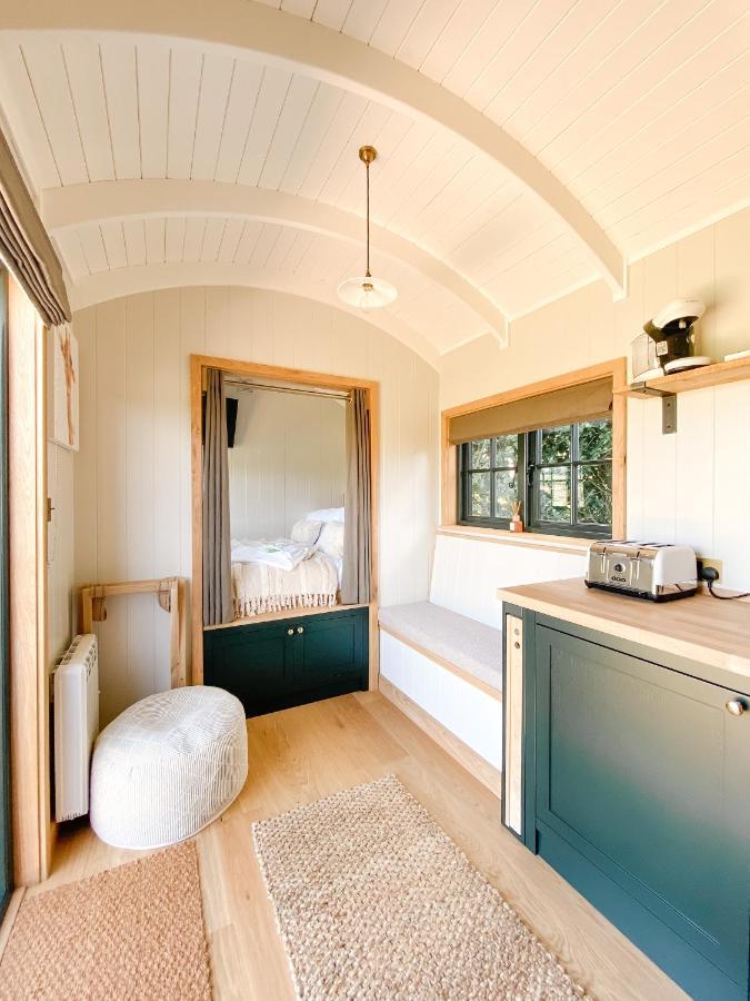 The Rabbit Warren Shepherd Hut Ketton Extérieur photo