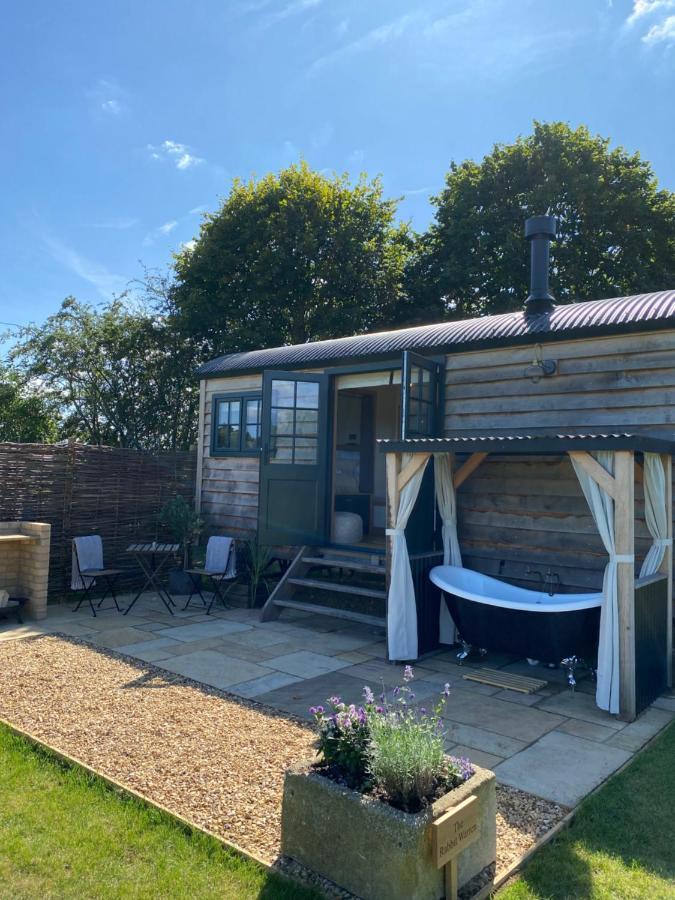 The Rabbit Warren Shepherd Hut Ketton Extérieur photo